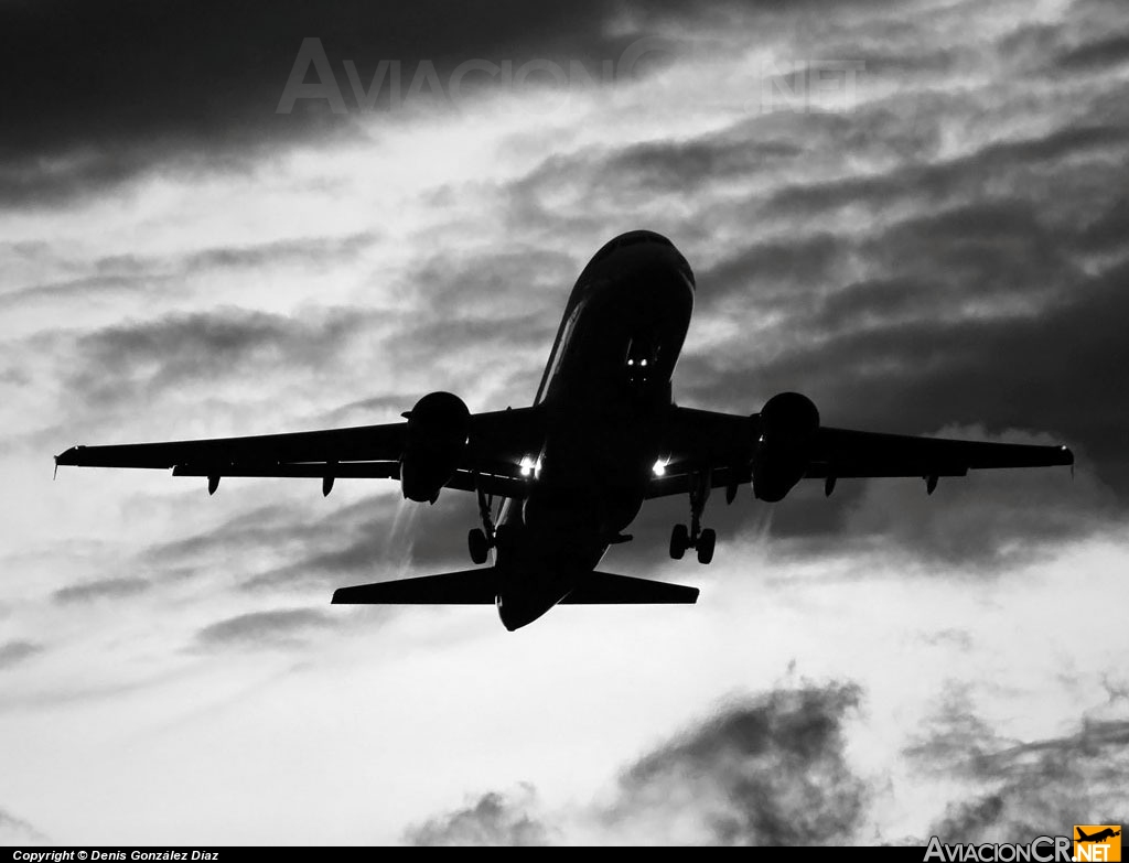 N496TA - Airbus A320-233 - Avianca