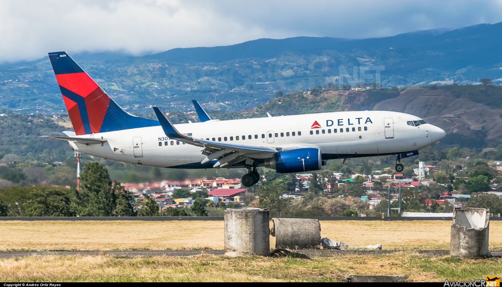 N309DE - Boeing 737-732 - Delta Airlines