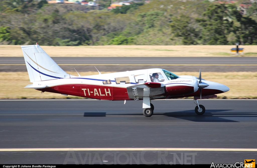 TI-ALH - Piper PA-34-200T Seneca II - ECDEA - Escuela Costarricense de Aviación