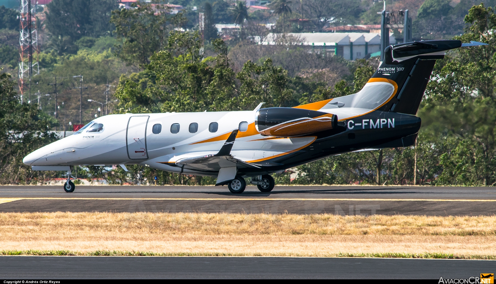 C-FMPN - Embraer EMB-505 Phenom 300 - Privado