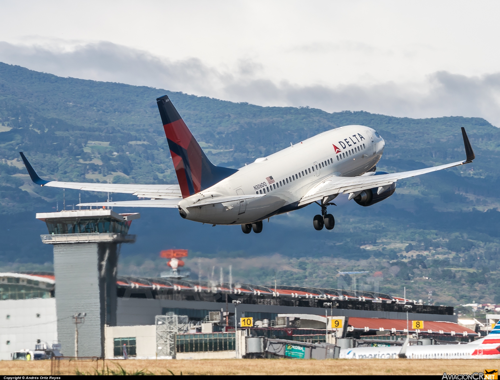 N306DQ - Boeing 737-732 - Delta Airlines