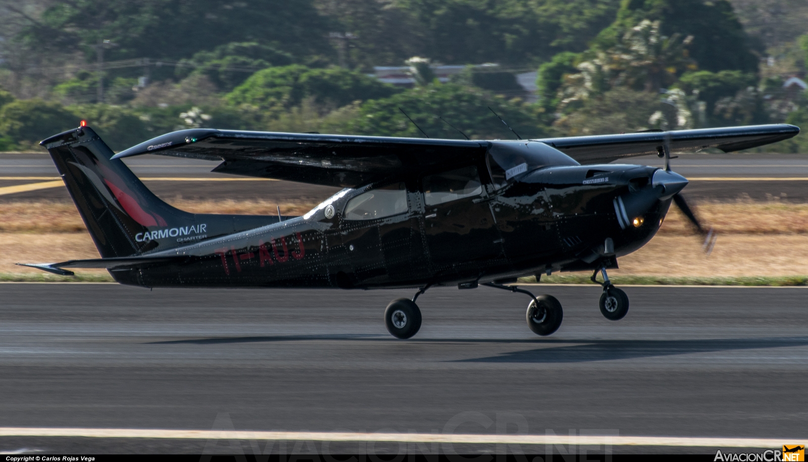 TI-AUJ - Cessna T210M Centurion II - Privado