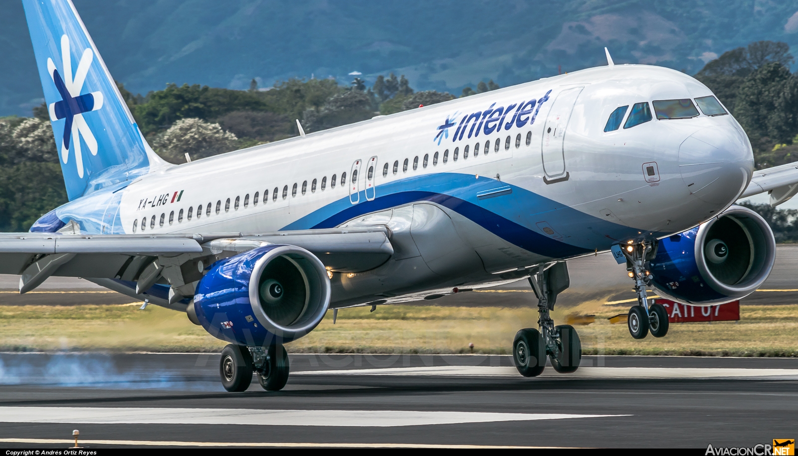 XA-LHG - Airbus A320-214 - Interjet