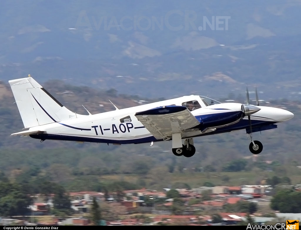 TI-AOP - Piper PA-34-200T Seneca II - Privado