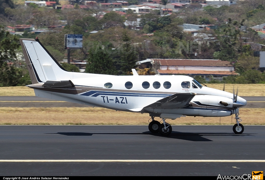 TI-AZI - Beechcraft 90 King Air - Privado