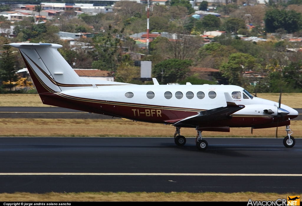 TI-BFR - Beechcraft Super King Air 350 (B300) - Privado