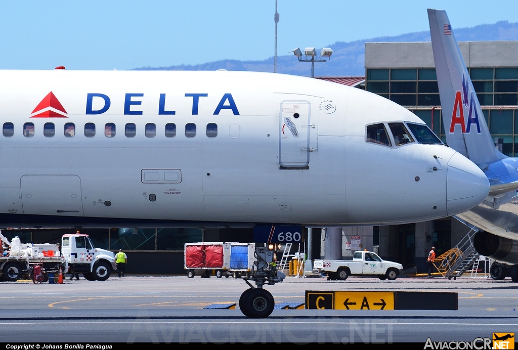 N680DA - Boeing 757-232 - Delta Air Lines