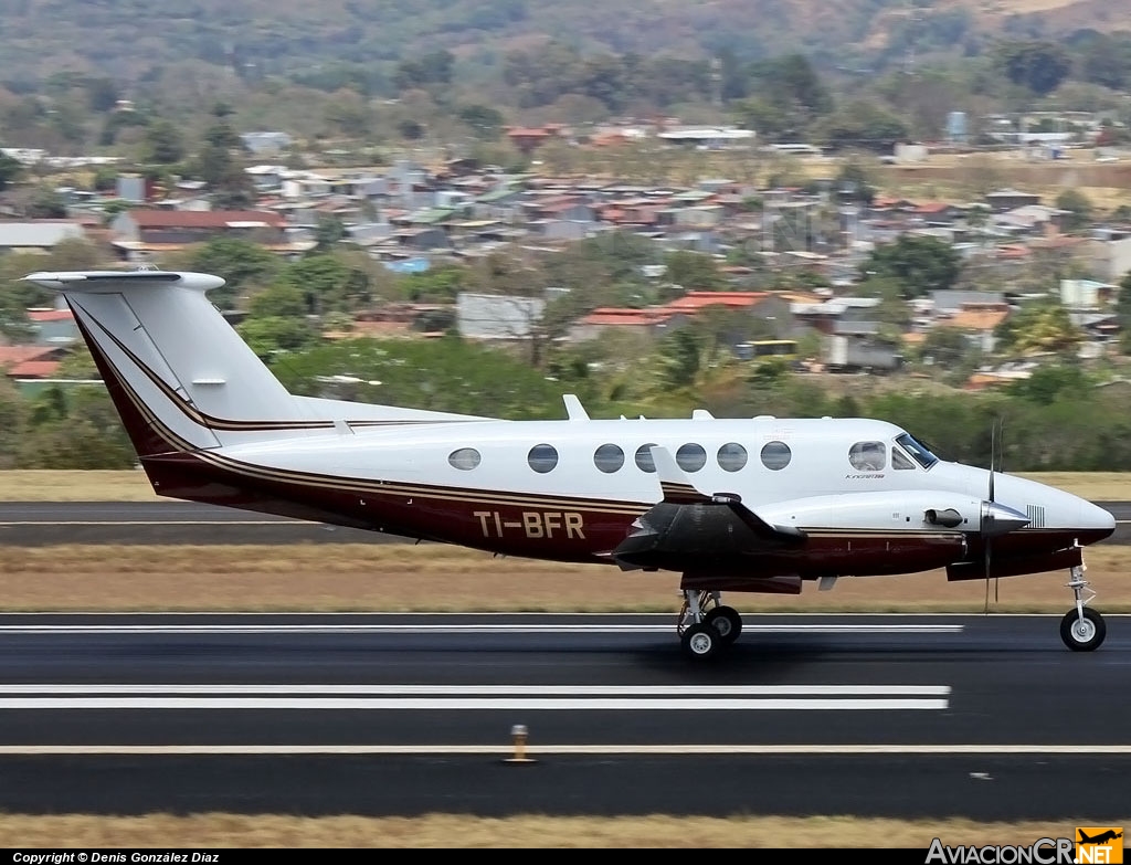 TI-BFR - Beechcraft Super King Air 350 (B300) - Privado