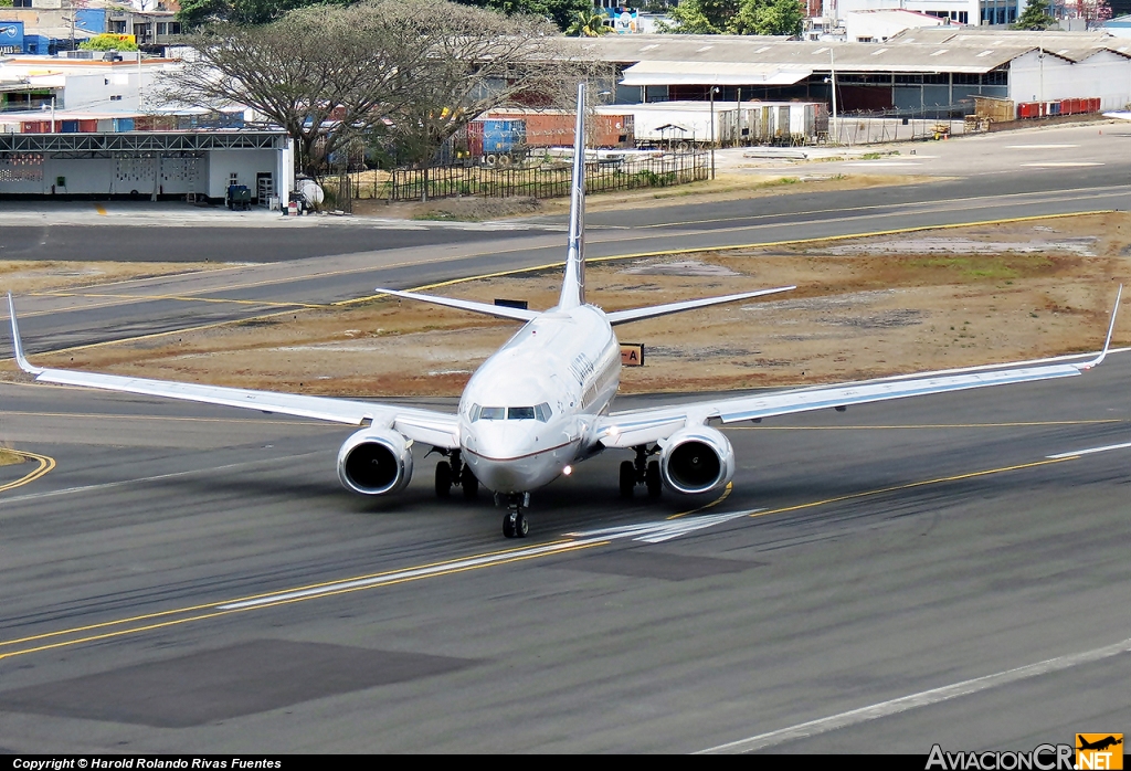 N16703 - Boeing 737-724 - United Airlines