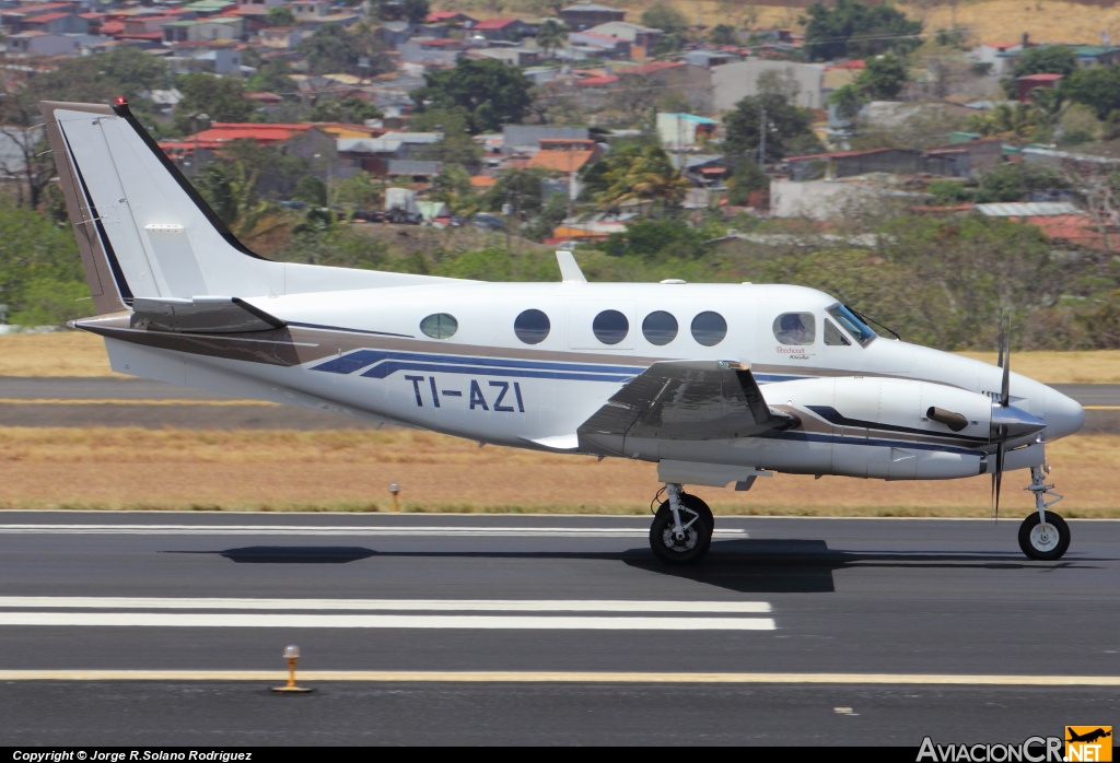 TI-AZI - Beechcraft 90 King Air - Privado