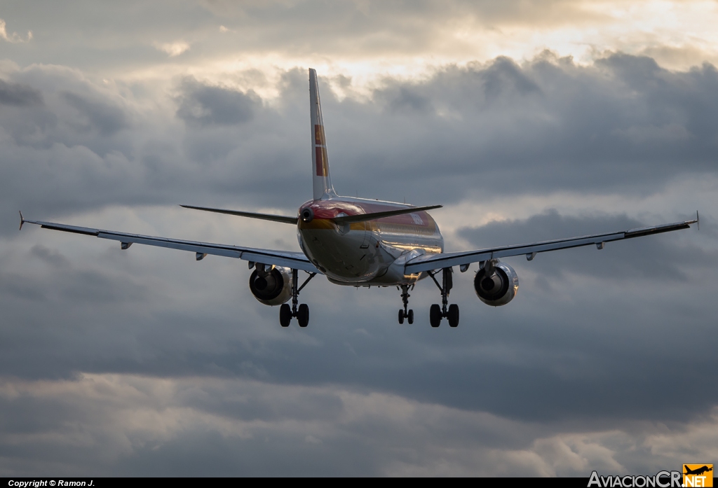 EC-LUL - Airbus A320-216 - Iberia