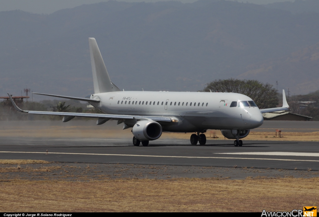 XA-AYJ - Embraer ERJ-190-100ECJ Lineage 1000 - Omniflys