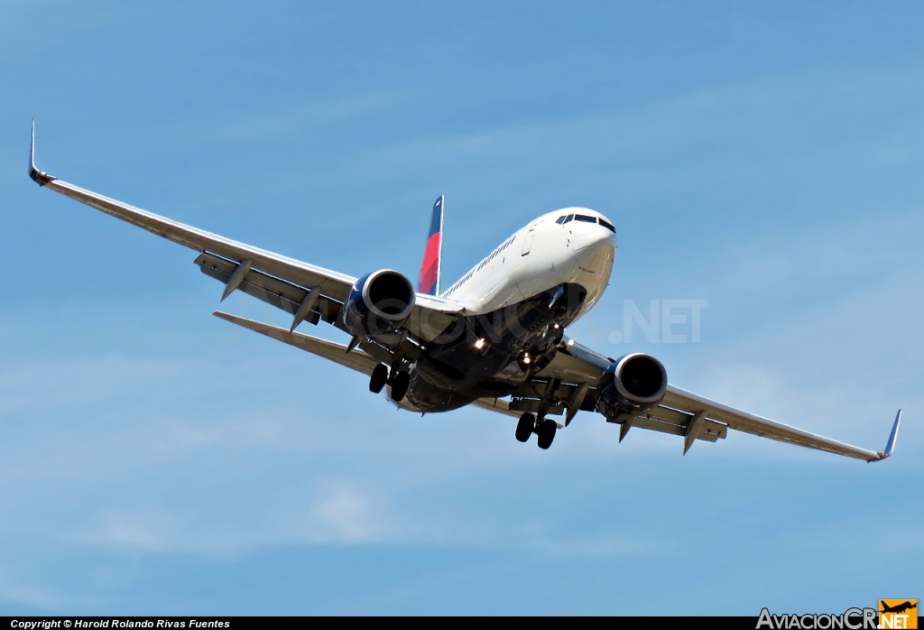 N303DQ - Boeing 737-732 - Delta Air Lines