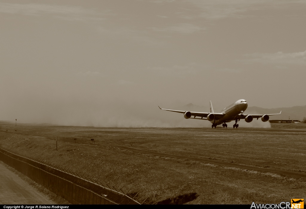 EC-JLE - Airbus A340-642 - Iberia