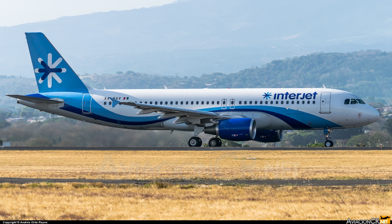 XA-BAV - Airbus A320-214 - Interjet