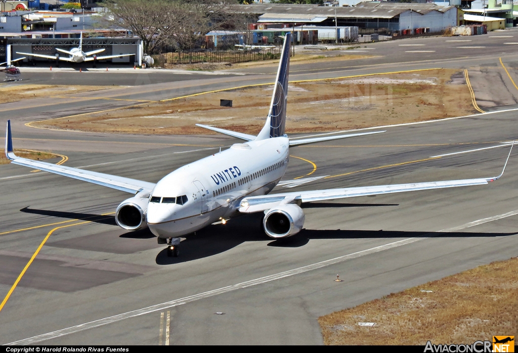 N16701 - Boeing 737-724 - United Airlines