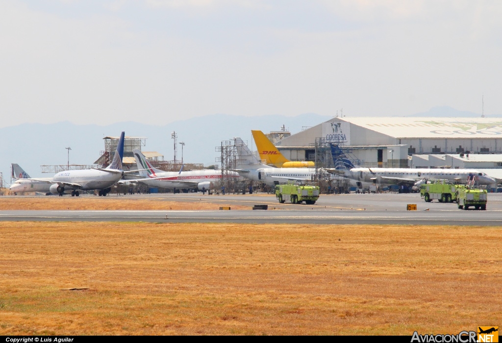 N37293 - Boeing 737-8V3 - United Airlines