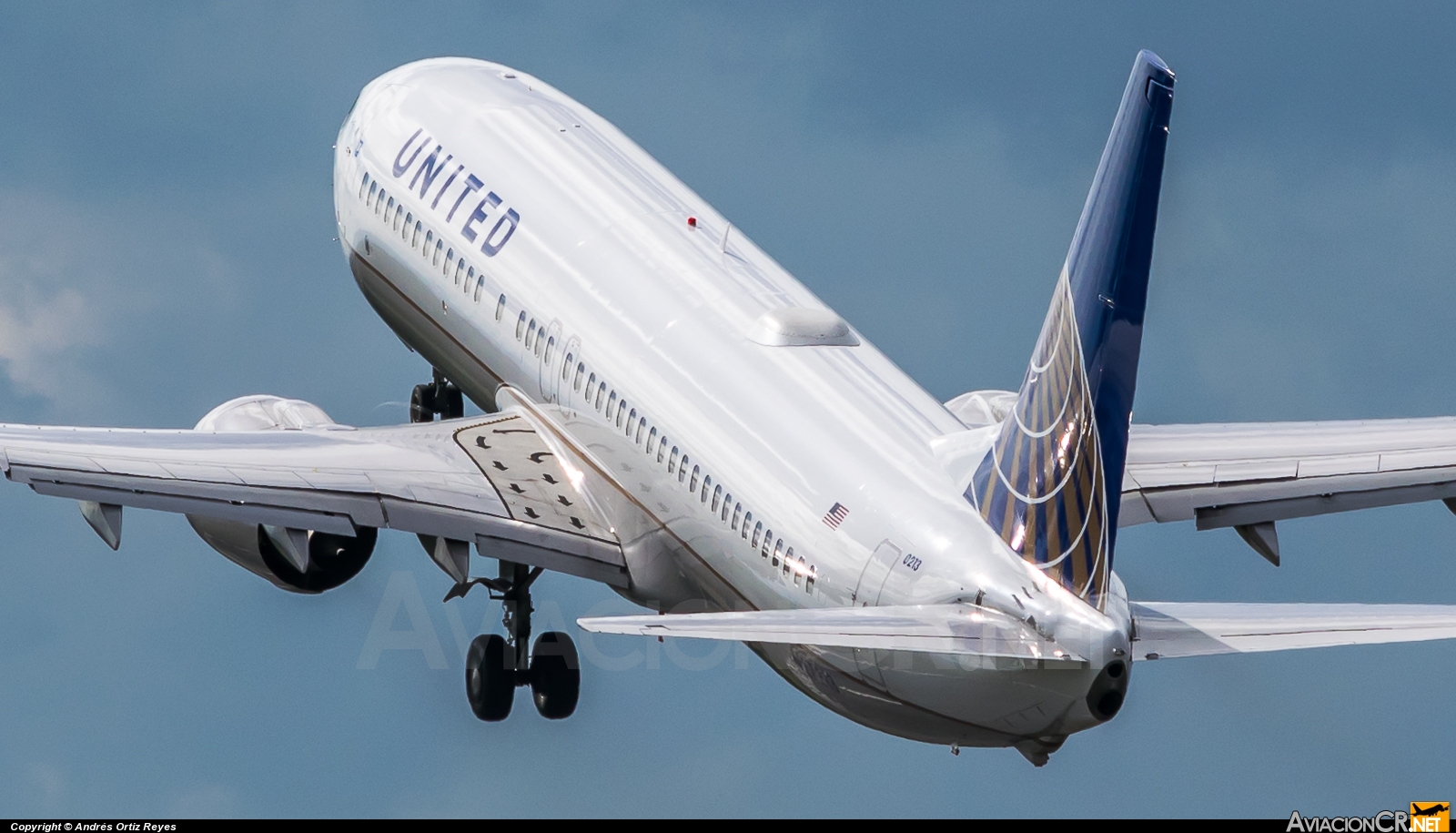 N27213 - Boeing 737-800 - United