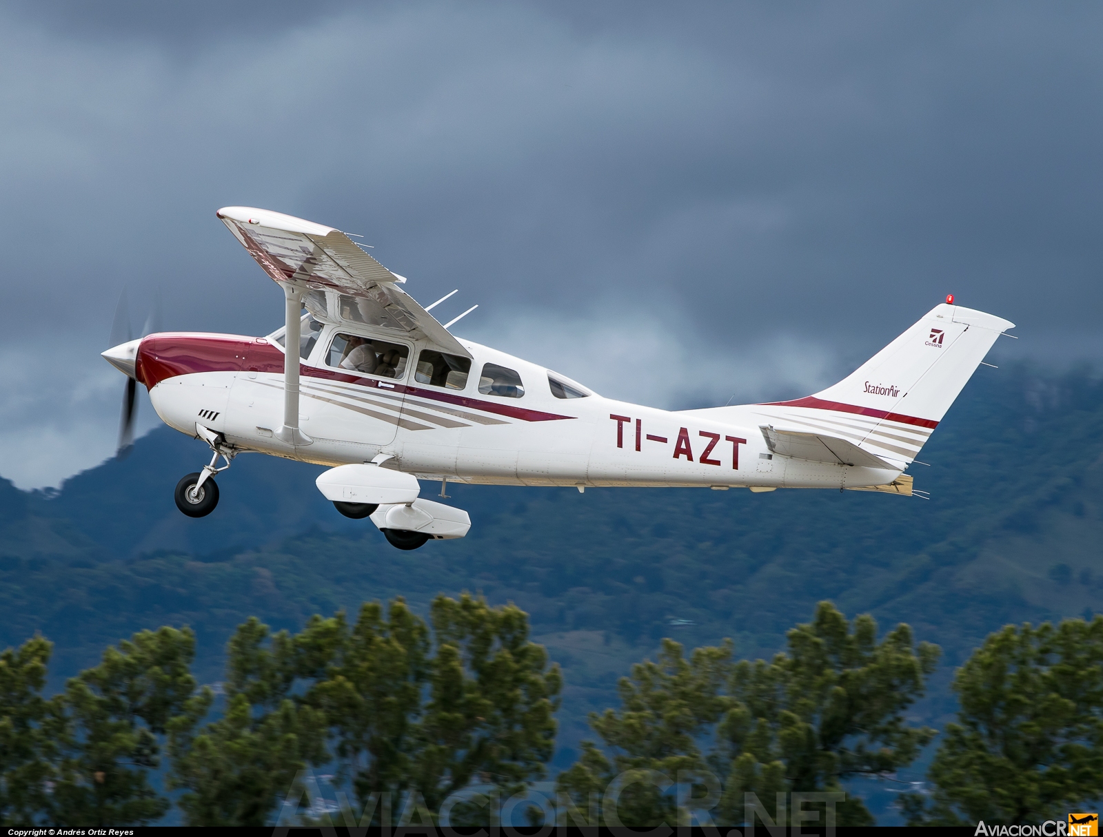 TI-AZT - Cessna 206 - Aires de pavas