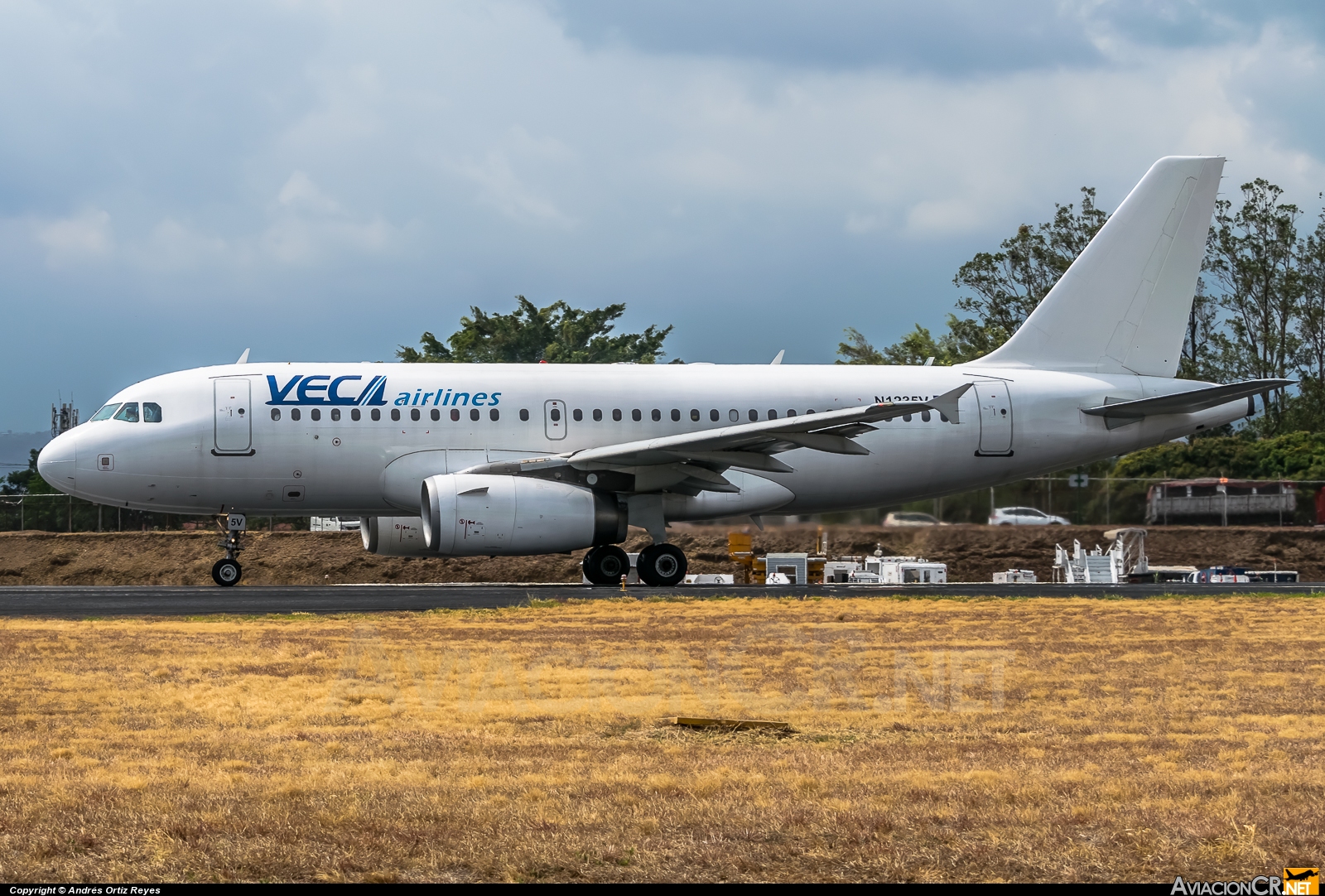 N1235V - Airbus A319-132 - VECA