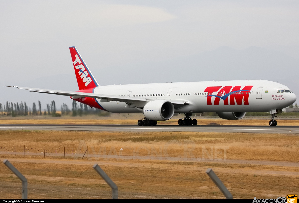 PT-MUG - Boeing 777-328/ER - TAM Linhas AÃ©reas