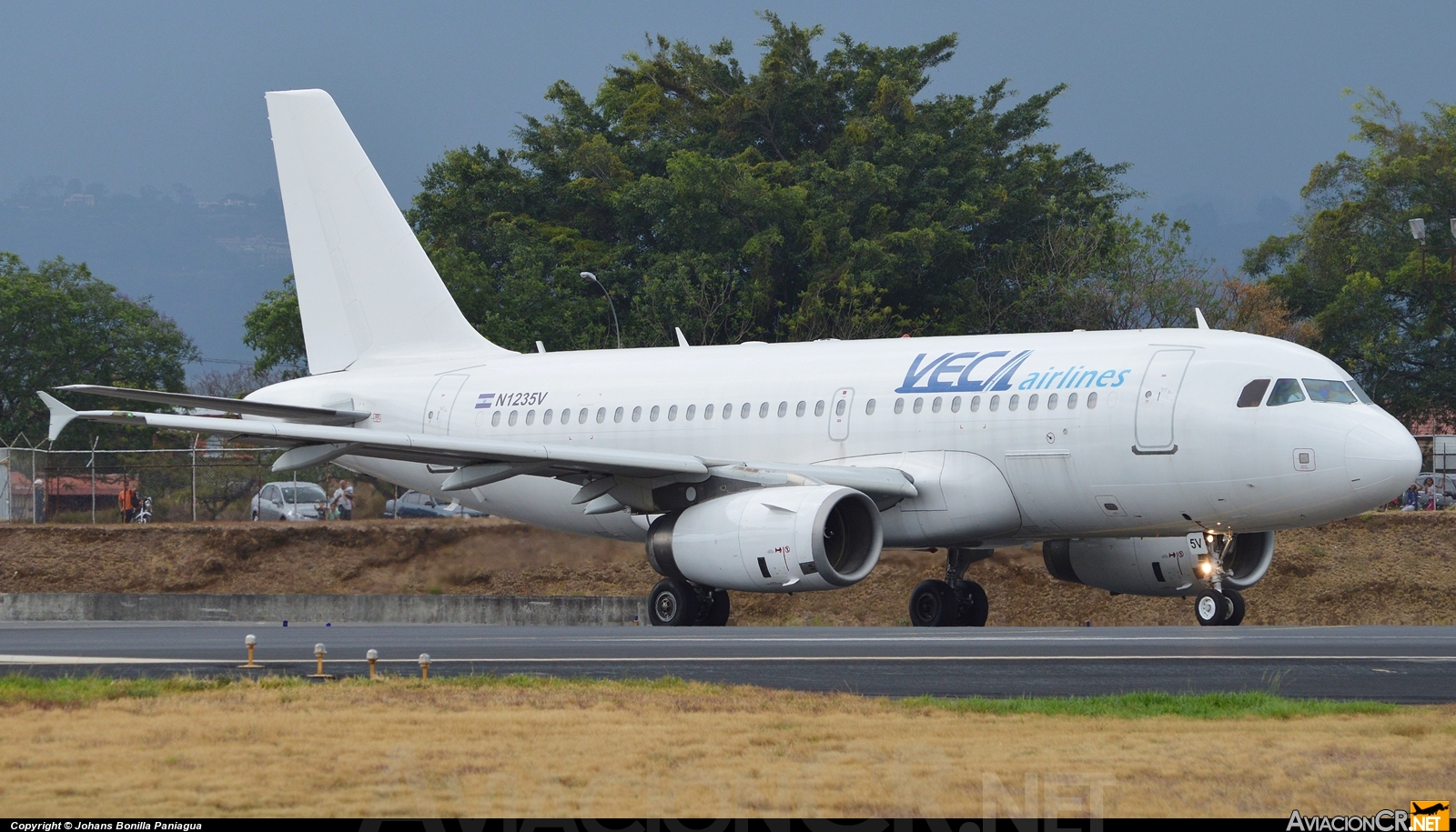 N1235V - Airbus A319-132 - VECA