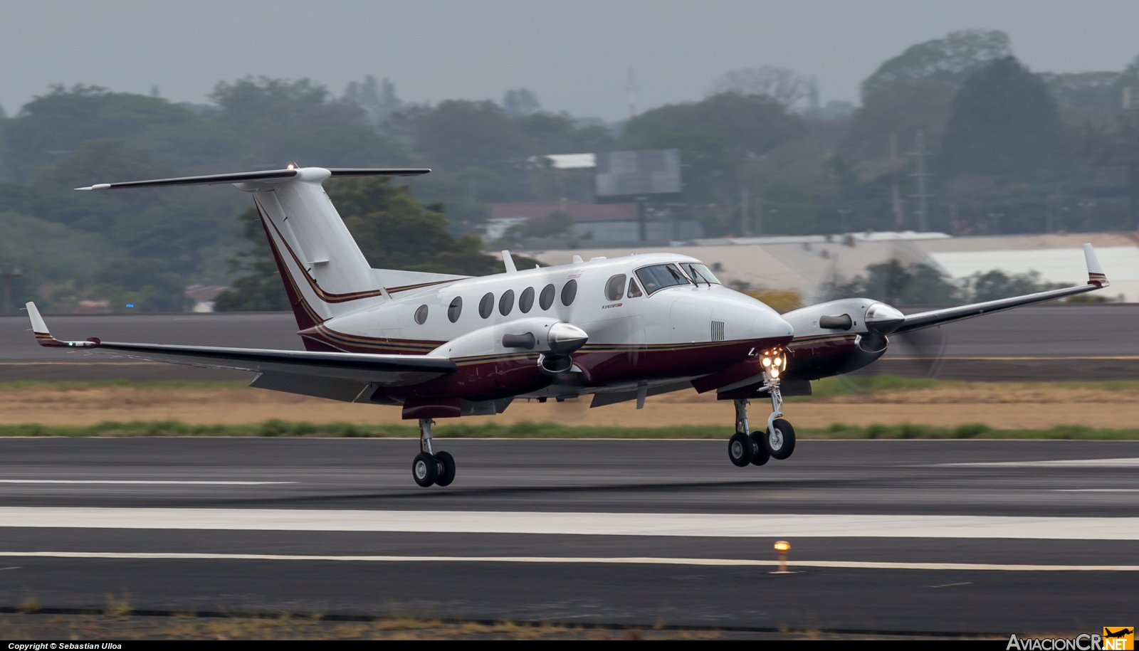 TI-BFR - Beechcraft Super King Air 350 (B300) - Privado