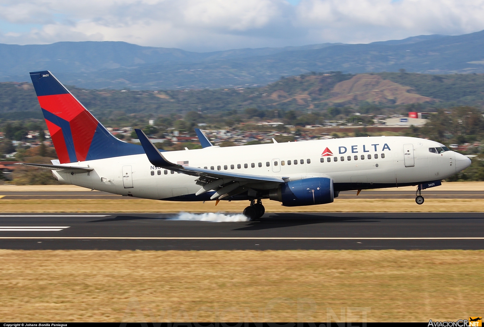 N301DQ - Boeing 737-732 - Delta Airlines