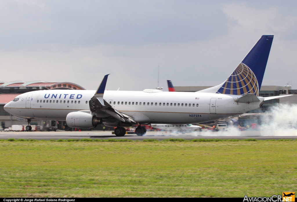 N37274 - Boeing 737-824 - United Airlines