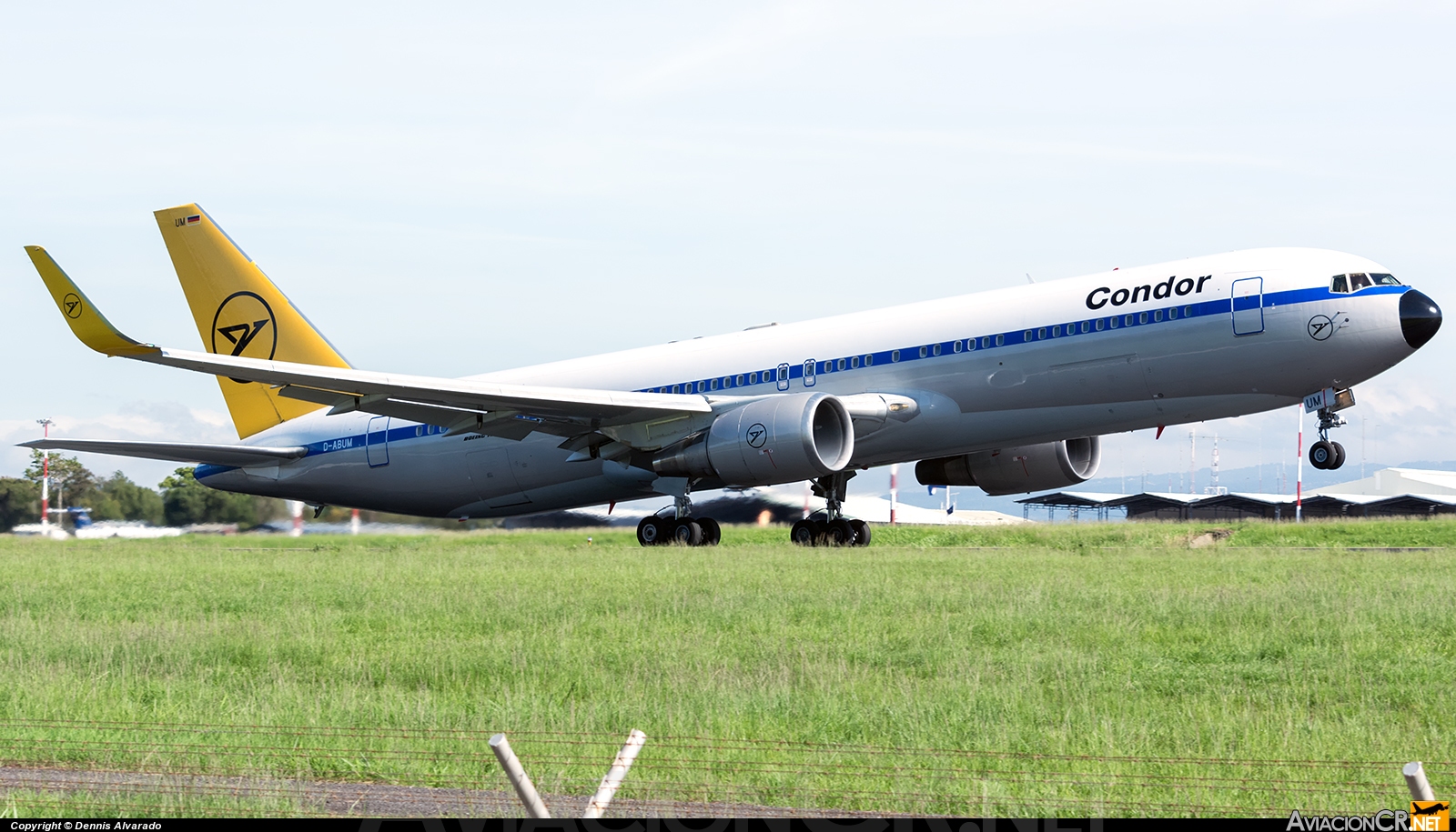 D-ABUM - Boeing 767-31B(ER) - Condor