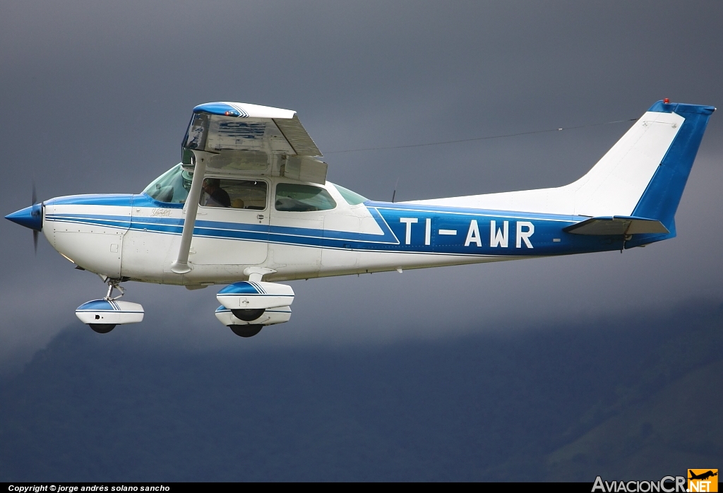 TI-AWR - Cessna 172 - Privado