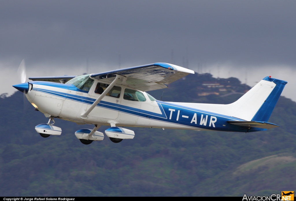 TI-AWR - Cessna 172 - Privado