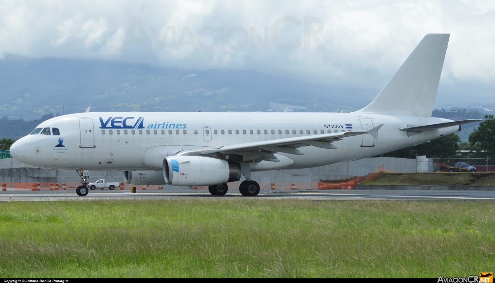 N1235V - Airbus A319-132 - VECA