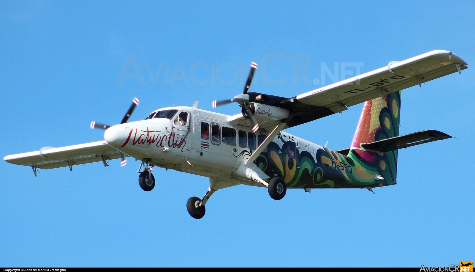 TI-BFO - De Havilland Canada DHC-6-300 Twin Otter/VistaLiner - Nature Air