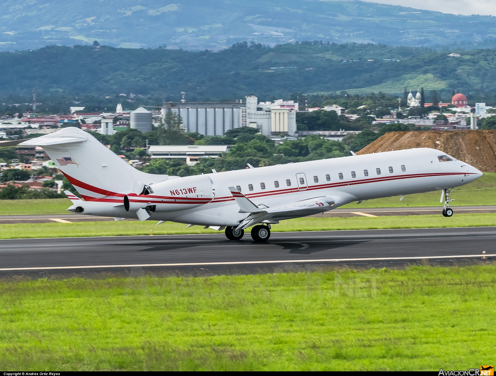 N613WF - Bombardier BD-700-1A10 Global Express - Privado