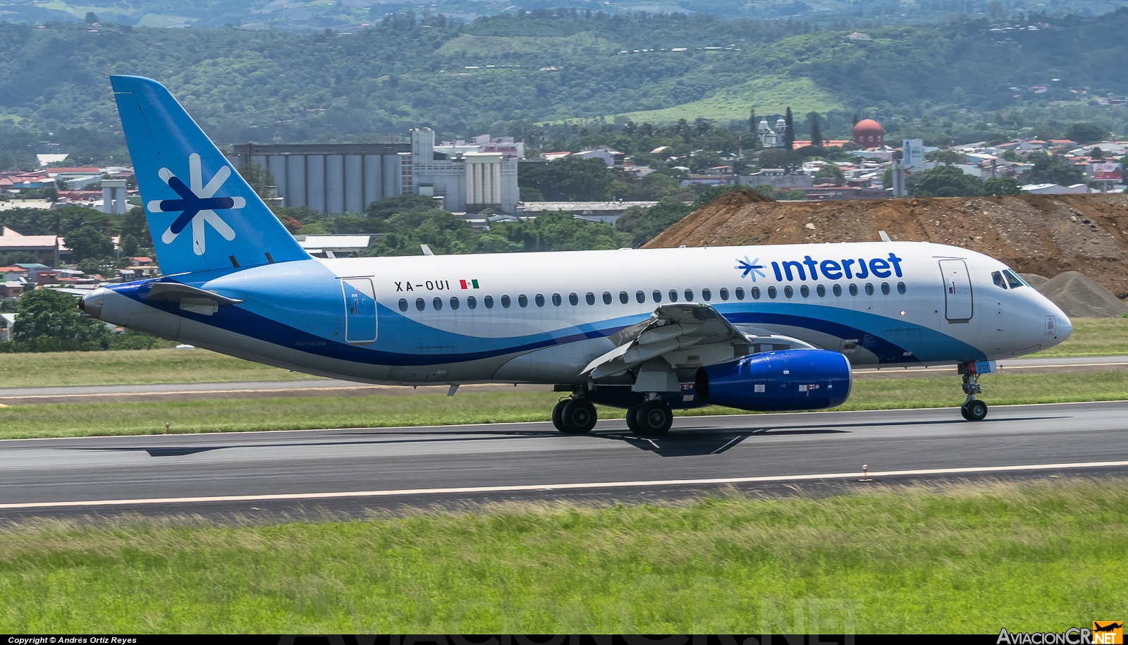 XA-OUI - Sukhoi Super Jet 100-95B - Interjet