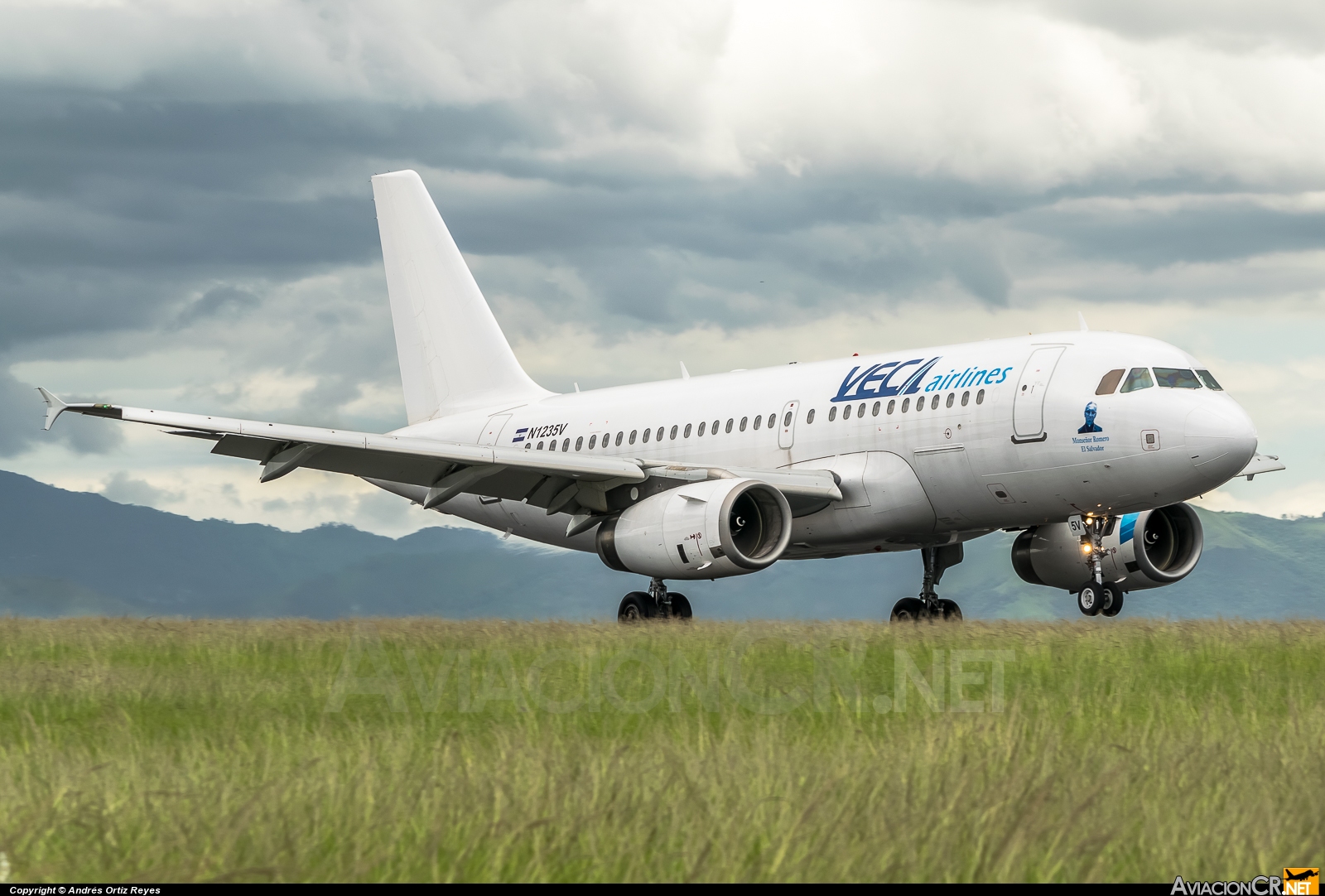 N1235V - Airbus A319-132 - VECA