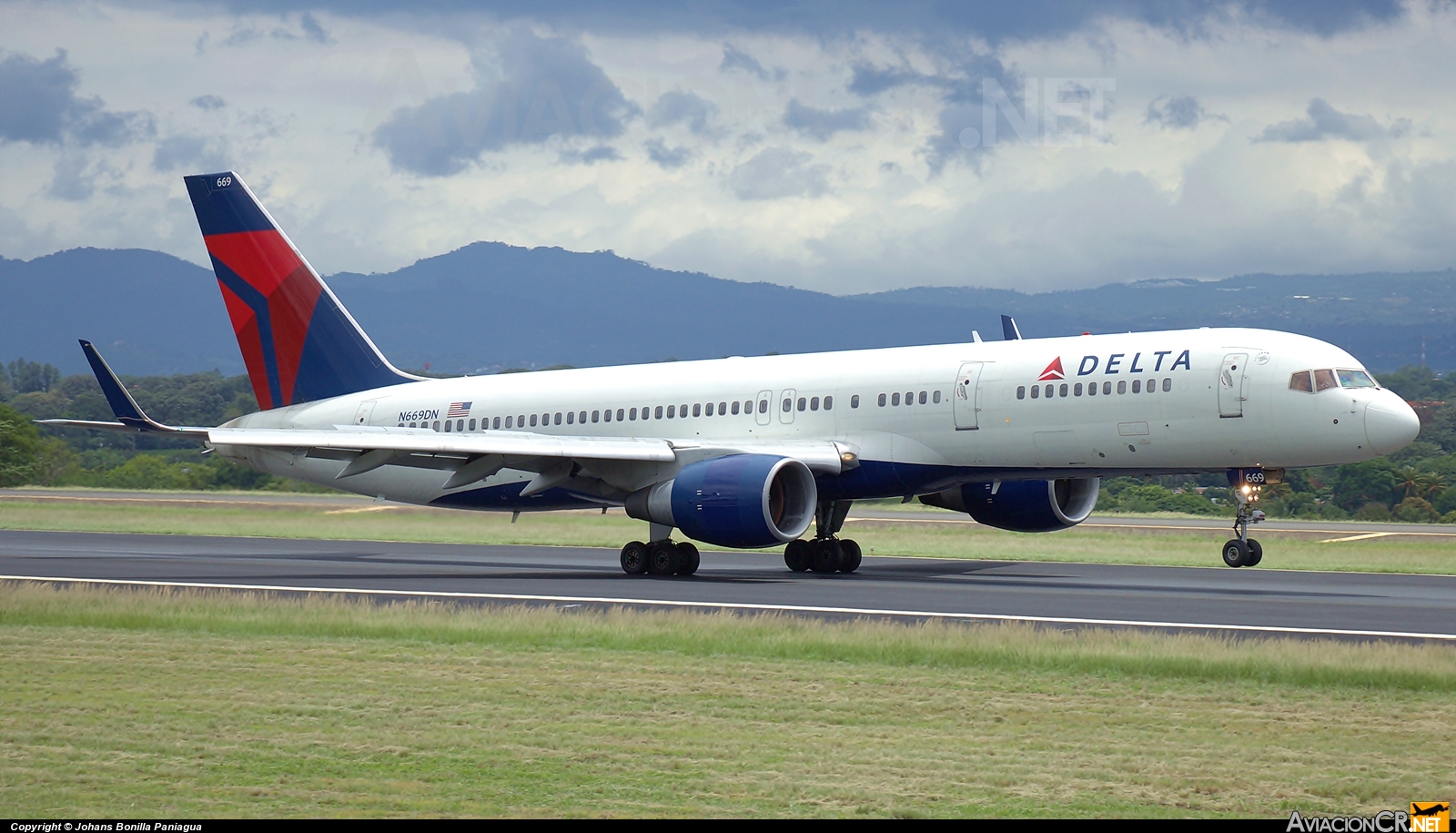 N669DN - Boeing 757-232 - Delta Air Lines