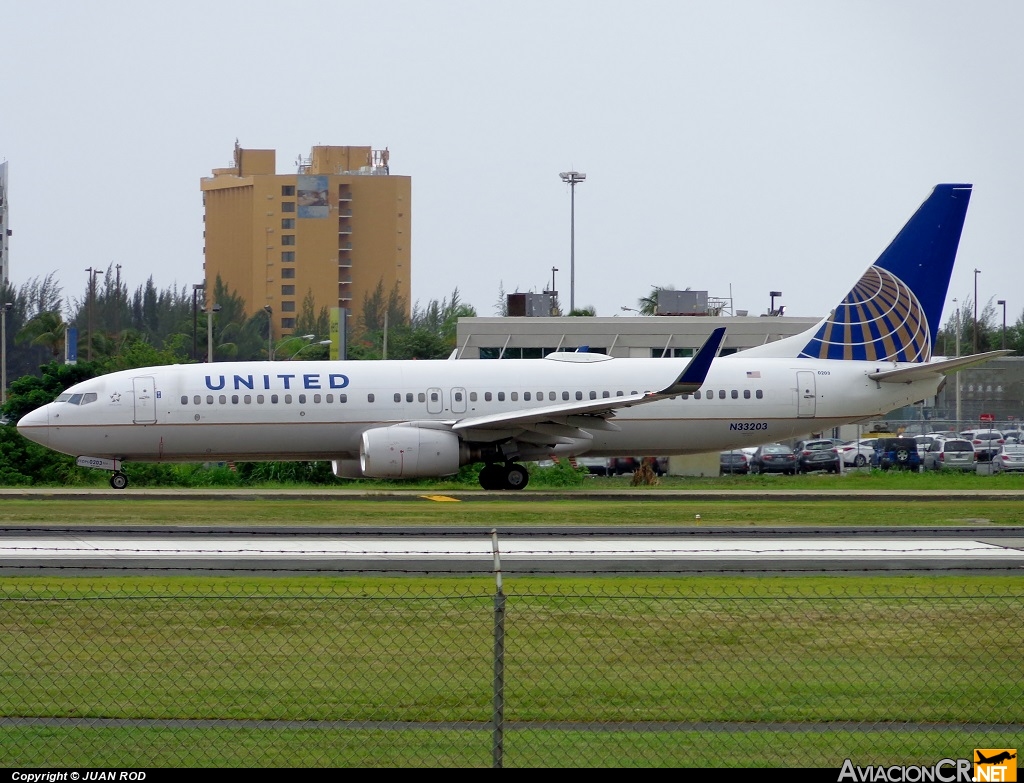 N33203 - Boeing 737-824 - United Airlines