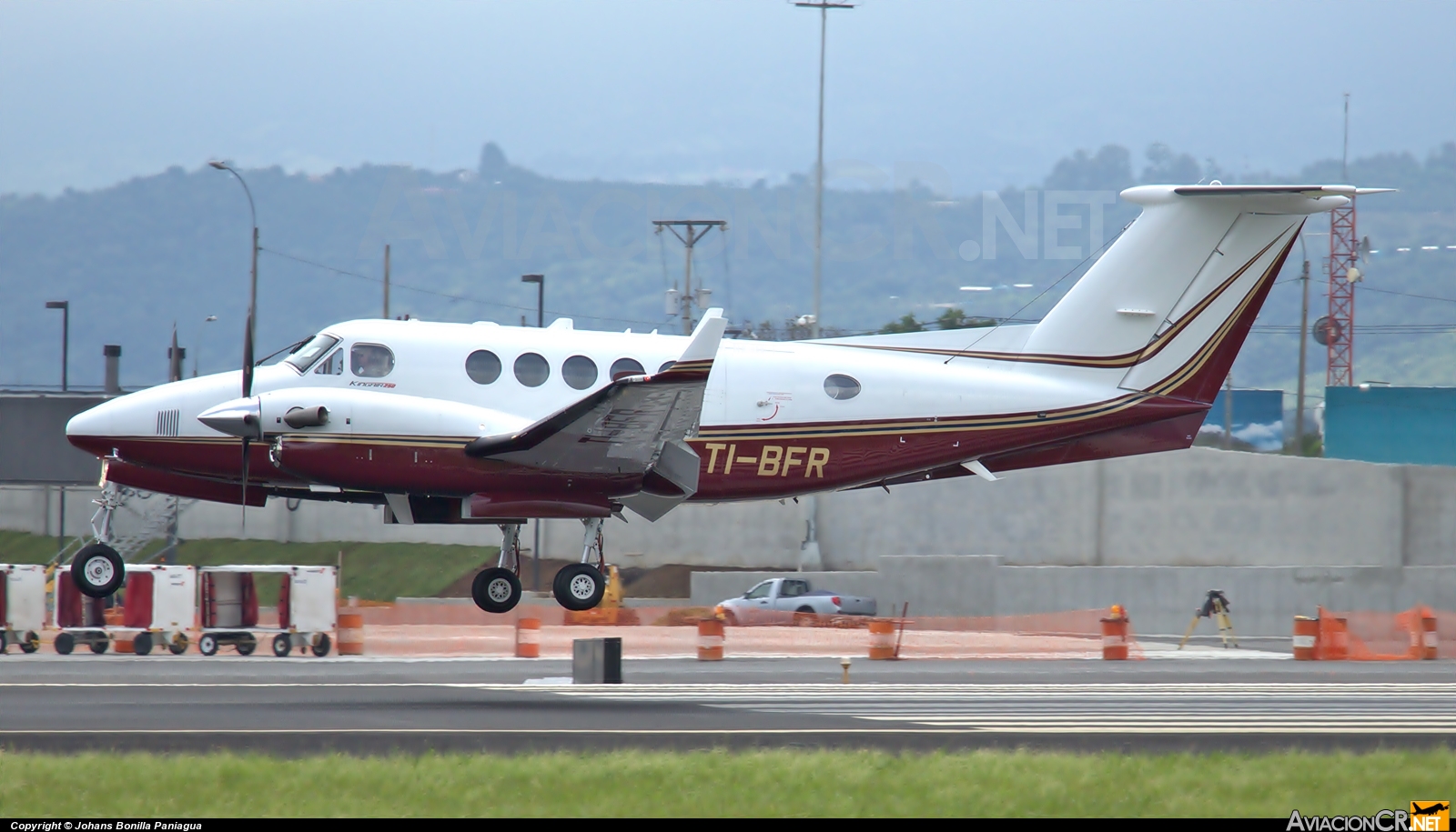 TI-BFR - Beechcraft Super King Air 350 (B300) - Privado