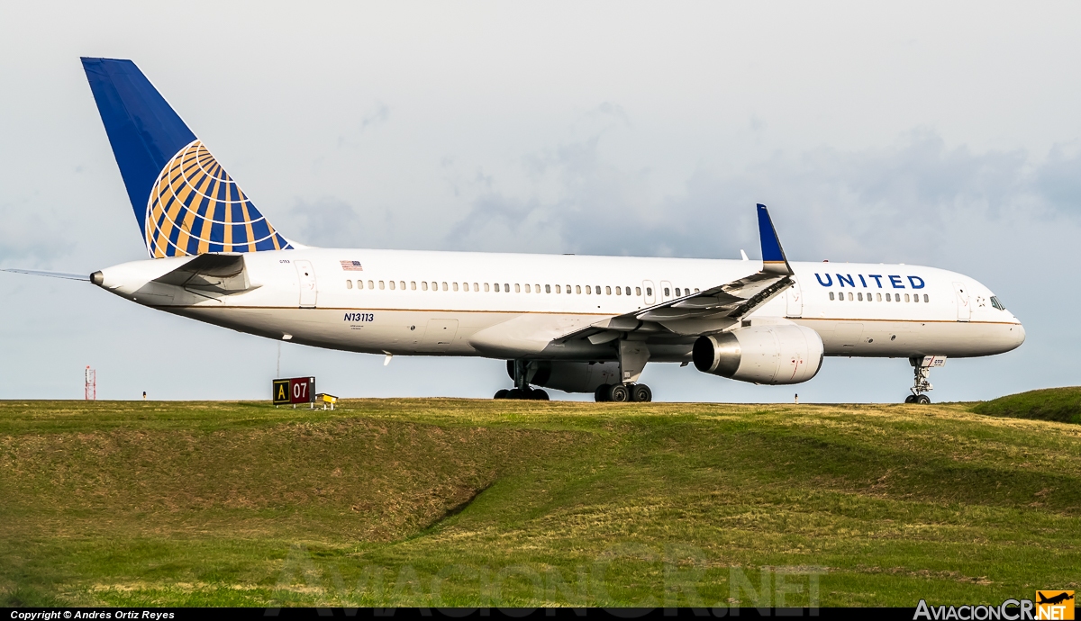 N13113 - Boeing 757-224 - United Airlines