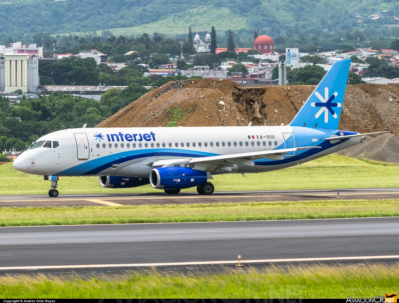 XA-OUI - Sukhoi Super Jet 100-95B - Interjet