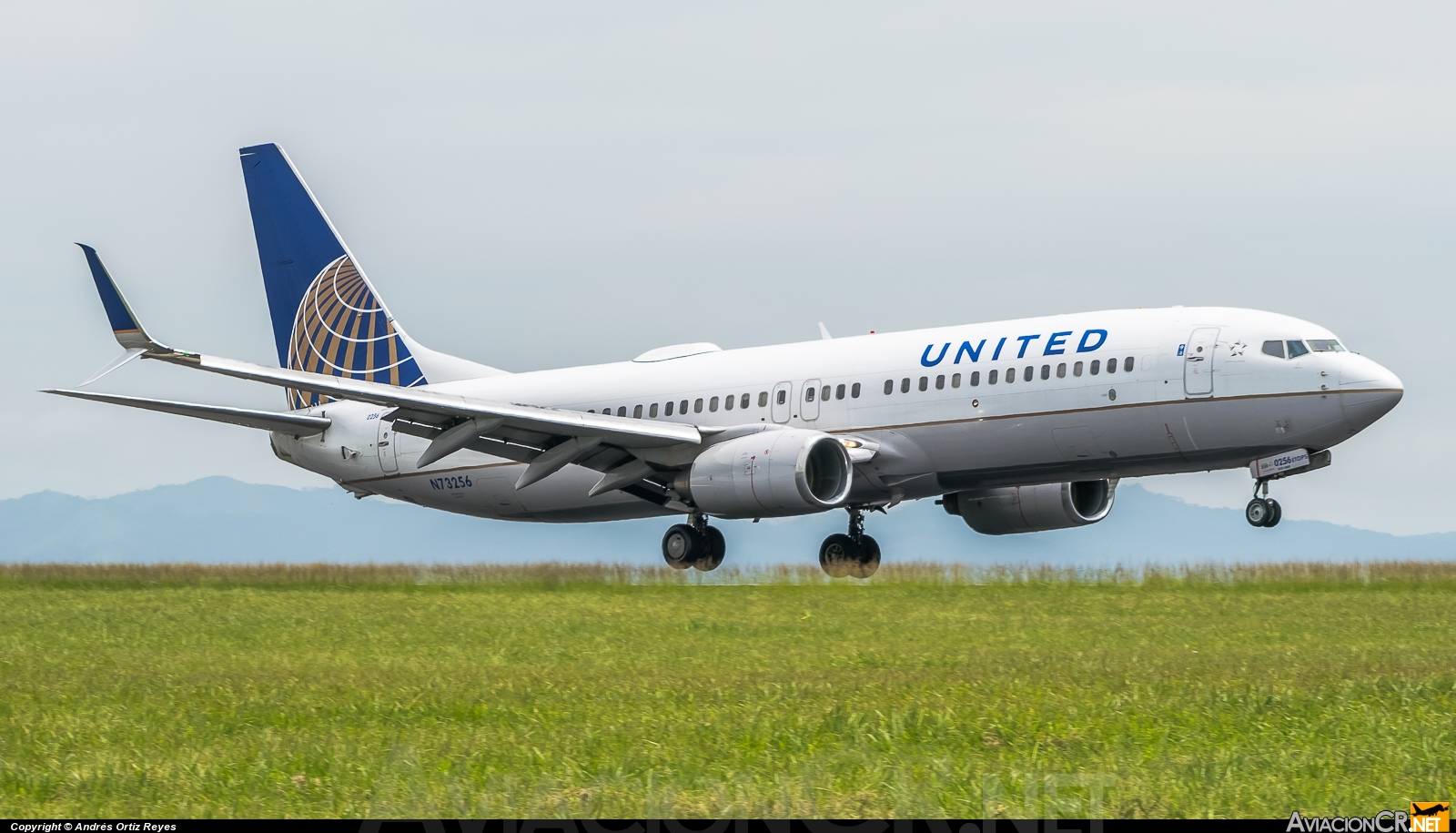 N73256 - Boeing 737-824 - United Airlines
