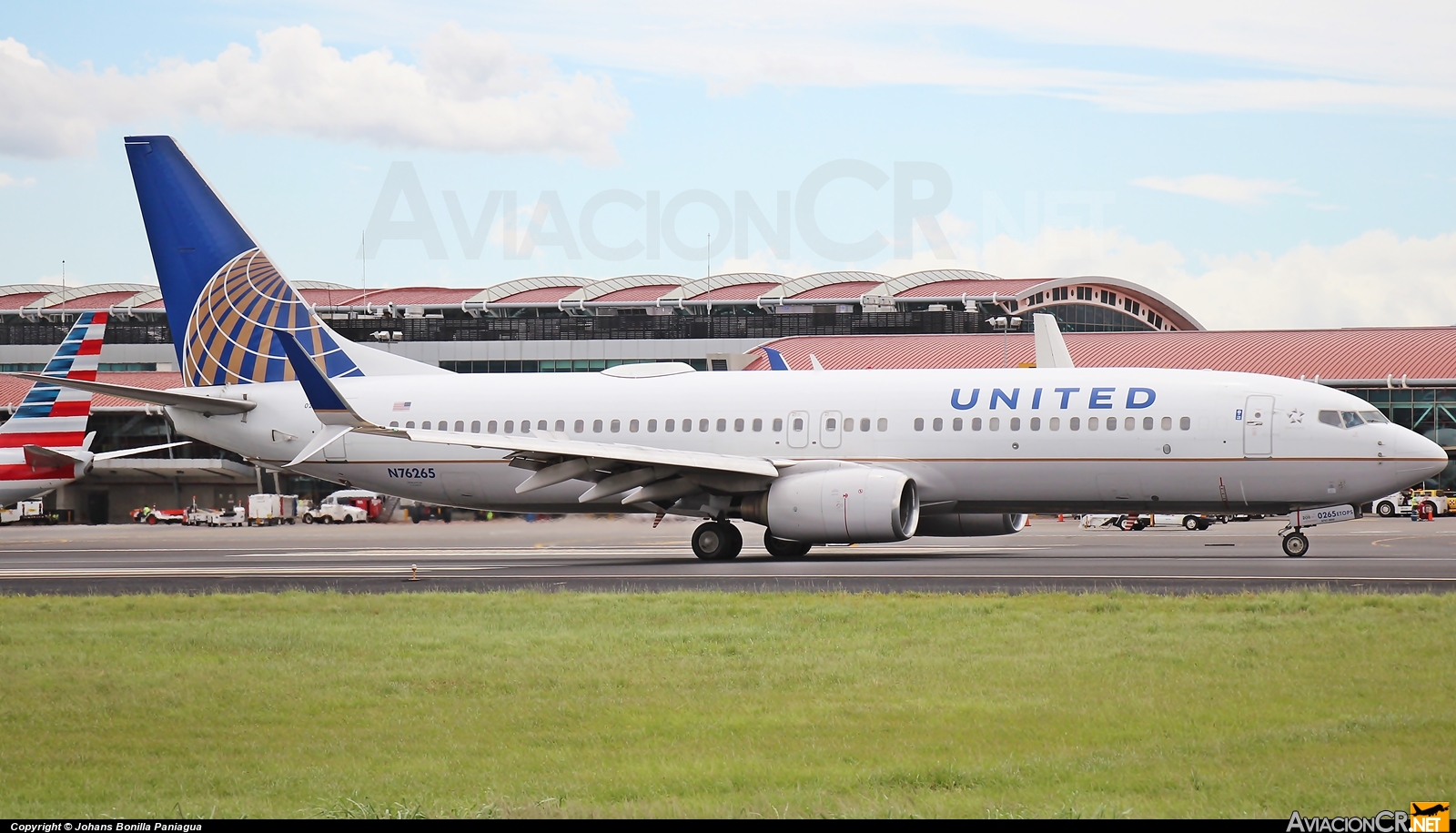 N76265 - Boeing 737-800 - United Airlines