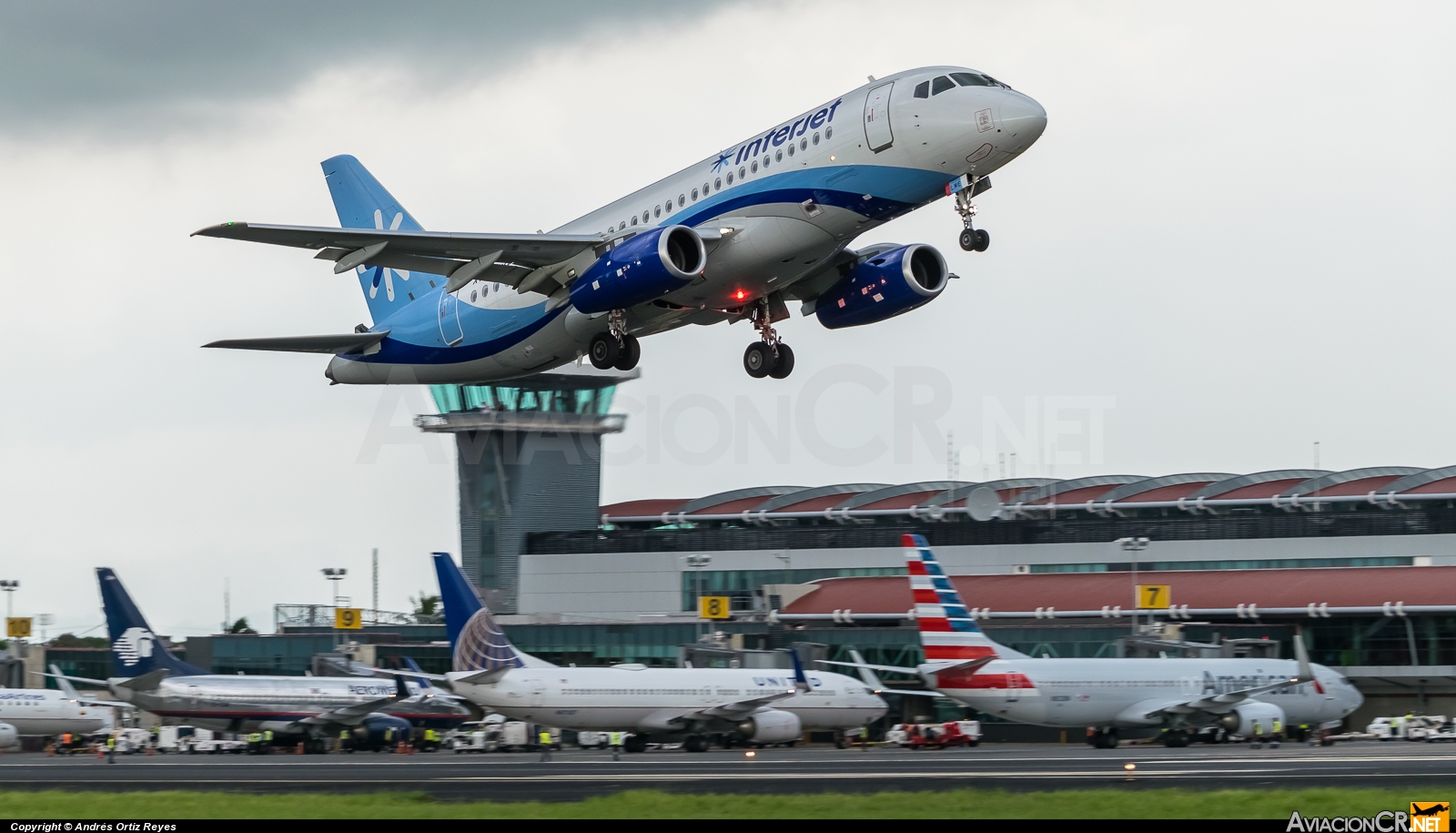 XA-LME - Sukhoi Superjet 100 95-B - Interjet