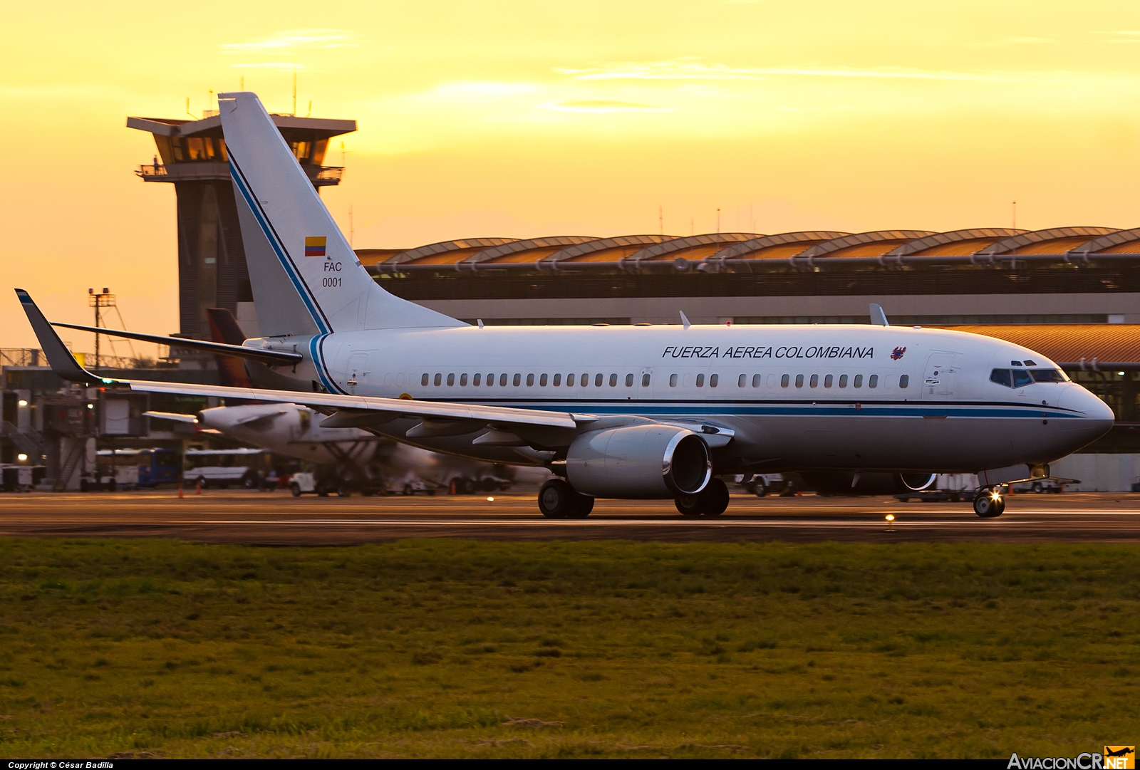 FAC0001 - Boeing 737-74V(BBJ) - Fuerza Aérea Colombiana