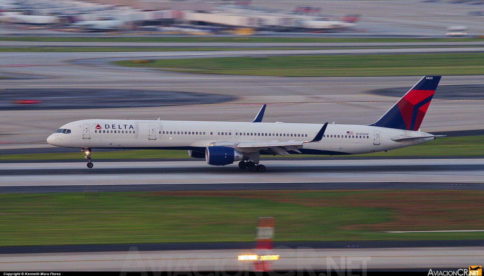 N585NW - Boeing 757-351 - Delta Airlines