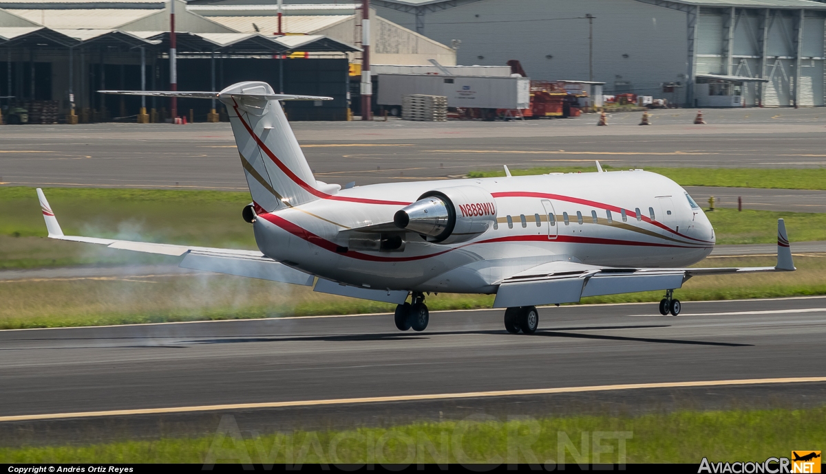 N888WU - Canadair CL-600-2B19 Regional Jet CRJ-200ER - Privado