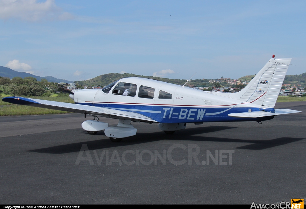 TI-BEW - Piper PA-28-181 Archer II - CPEA - Escuela de Aviación
