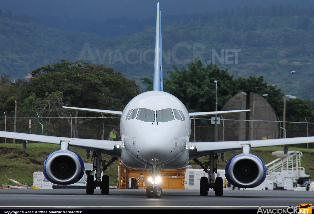 XA-OUI - Sukhoi Super Jet 100-95B - Interjet